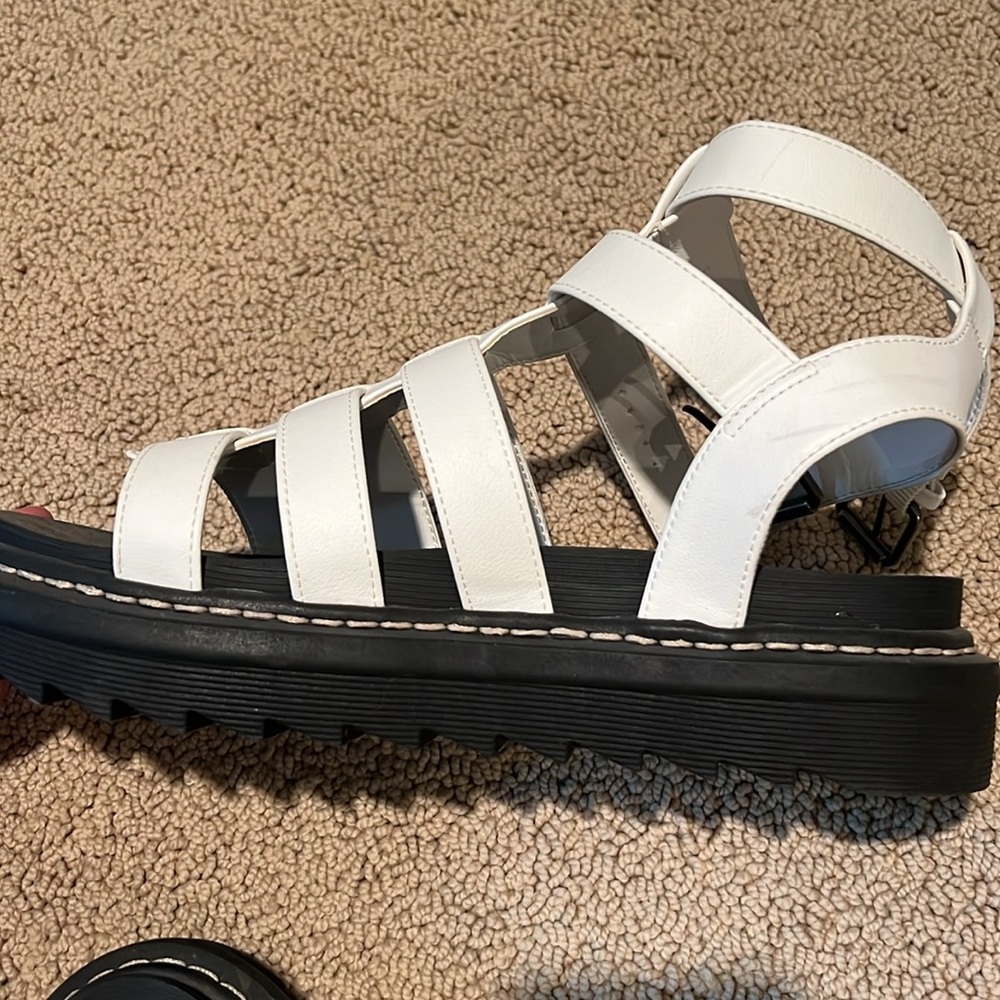 White platforms - Picture 2 of 8